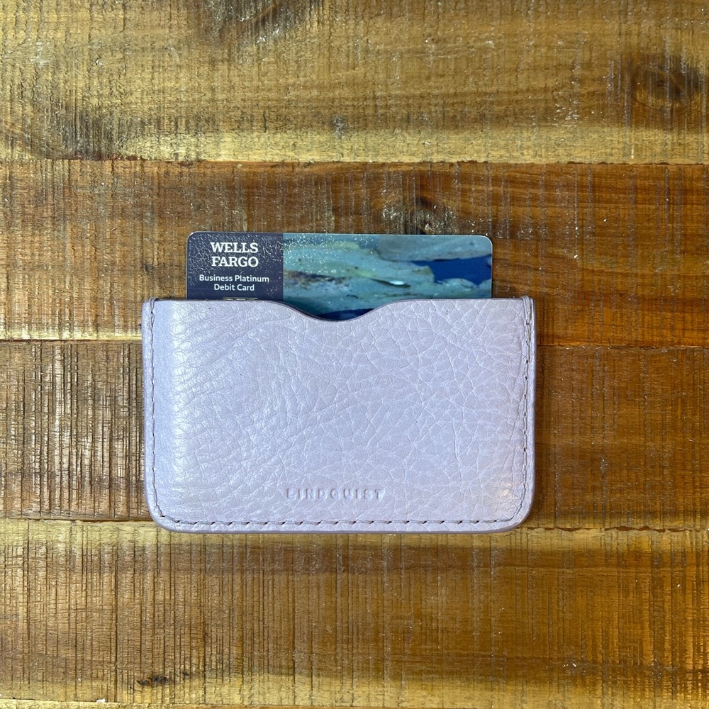 Lindquist Lavender August wallet Leather Card Holder - great condition 💜